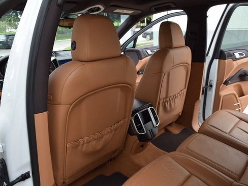 Used 2013 Porsche Cayenne Diesel AWD/4WD image 46