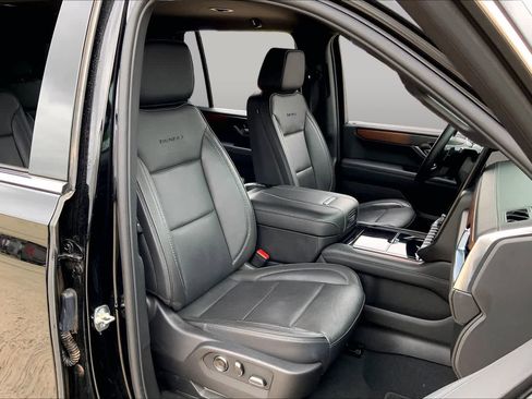 Used 2025 GMC Yukon Denali AWD/4WD image 9
