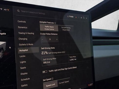 Used 2024 Tesla Cybertruck AWD Crew Cab image 23