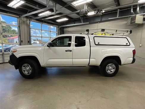Used 2019 Toyota Tacoma SR image 2