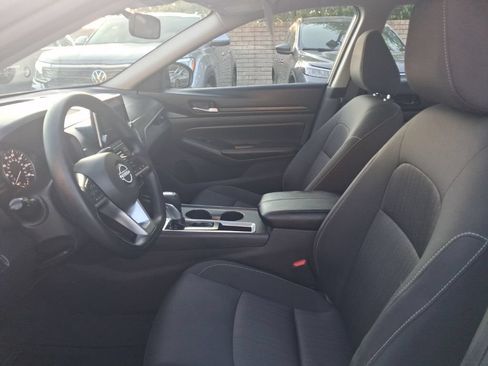 Used 2025 Nissan Altima 2.5 SV FWD image 4