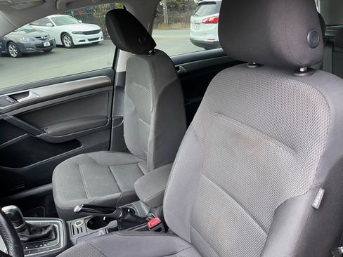 Used 2016 Volkswagen Golf S image 11