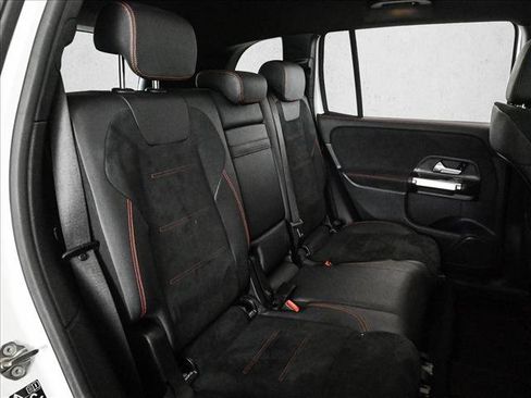 Used 2022 Mercedes-Benz GLB 250 4MATIC image 22