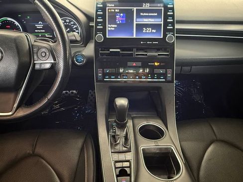 Used 2019 Toyota Avalon XSE FWD image 3
