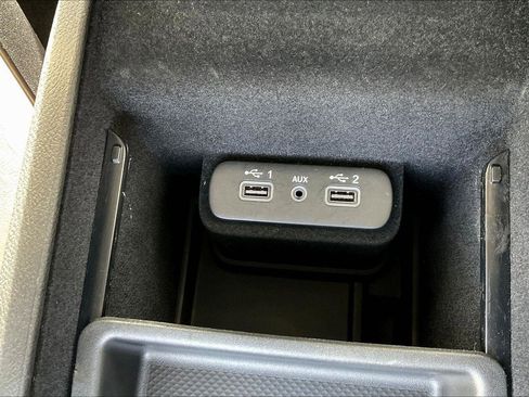 Used 2023 Chrysler 300 Touring L image 32