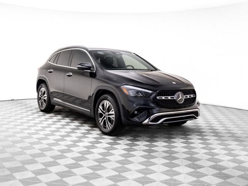 Used 2025 Mercedes-Benz GLA 250 4MATIC w/ Exclusive Package image 9