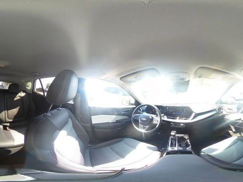 Used 2025 Chevrolet Trax LT w/ LT Convenience Package FWD image 37