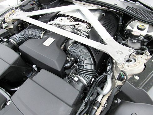 Used 2023 Aston Martin V8 Vantage Roadster RWD image 29