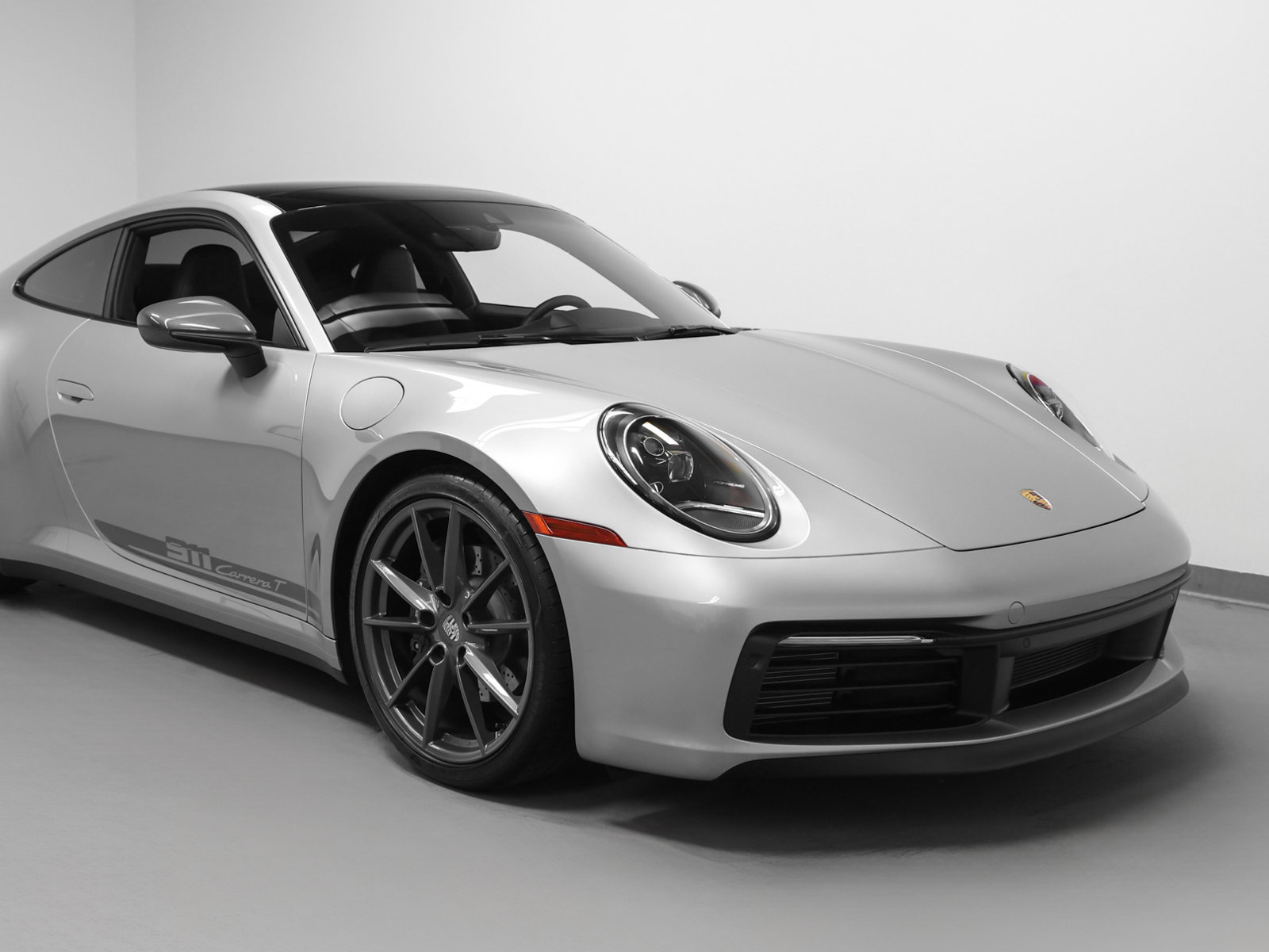 Certified 2024 Porsche 911 Carrera T RWD image 9
