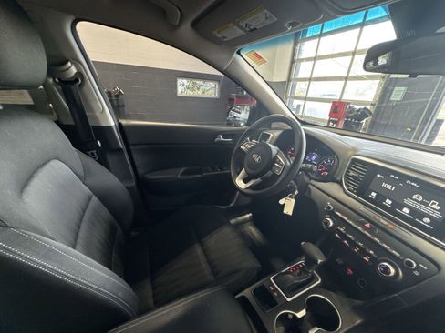 Used 2022 Kia Sportage LX FWD image 8