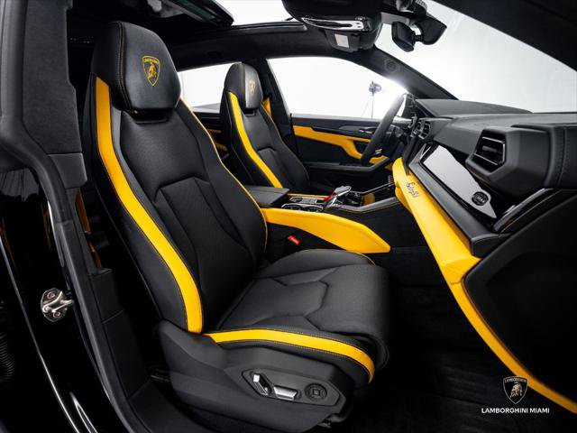 Used 2025 Lamborghini Urus SE AWD/4WD image 40