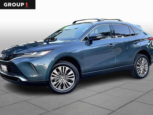 Certified 2022 Toyota Venza XLE image 1