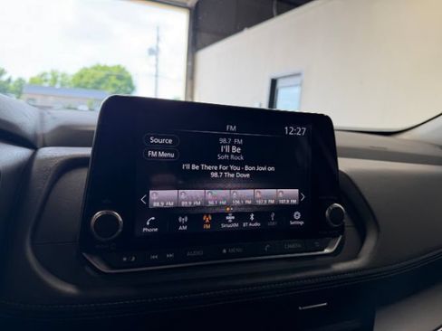 Used 2025 Nissan Rogue SV AWD/4WD image 15