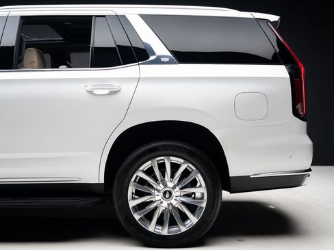 Used 2024 Cadillac Escalade Premium Luxury AWD/4WD image 20