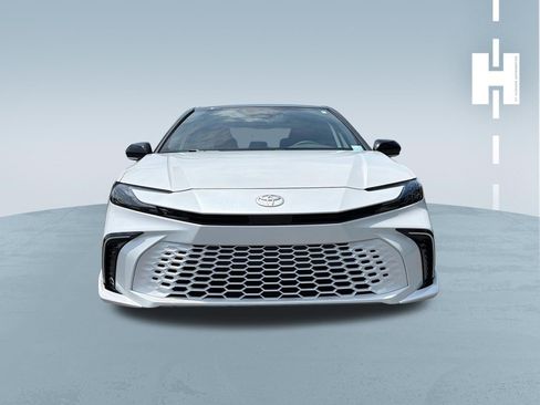 Used 2025 Toyota Camry XSE FWD image 3