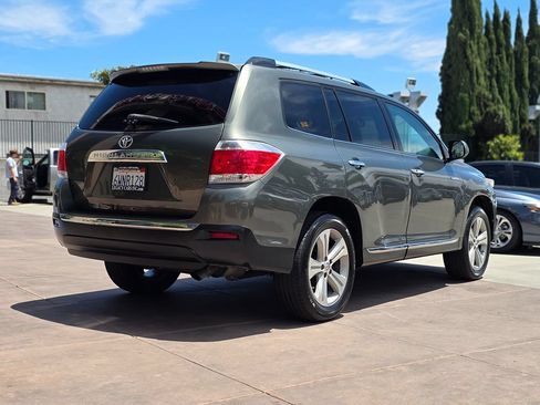 Used 2012 Toyota Highlander Limited w/ Tow Pkg FWD image 8