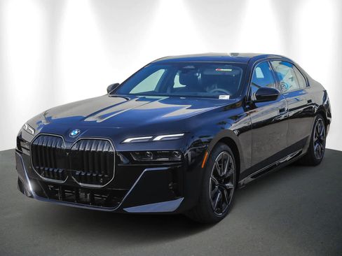 New 2026 BMW 740i w/ Premium Package image 3