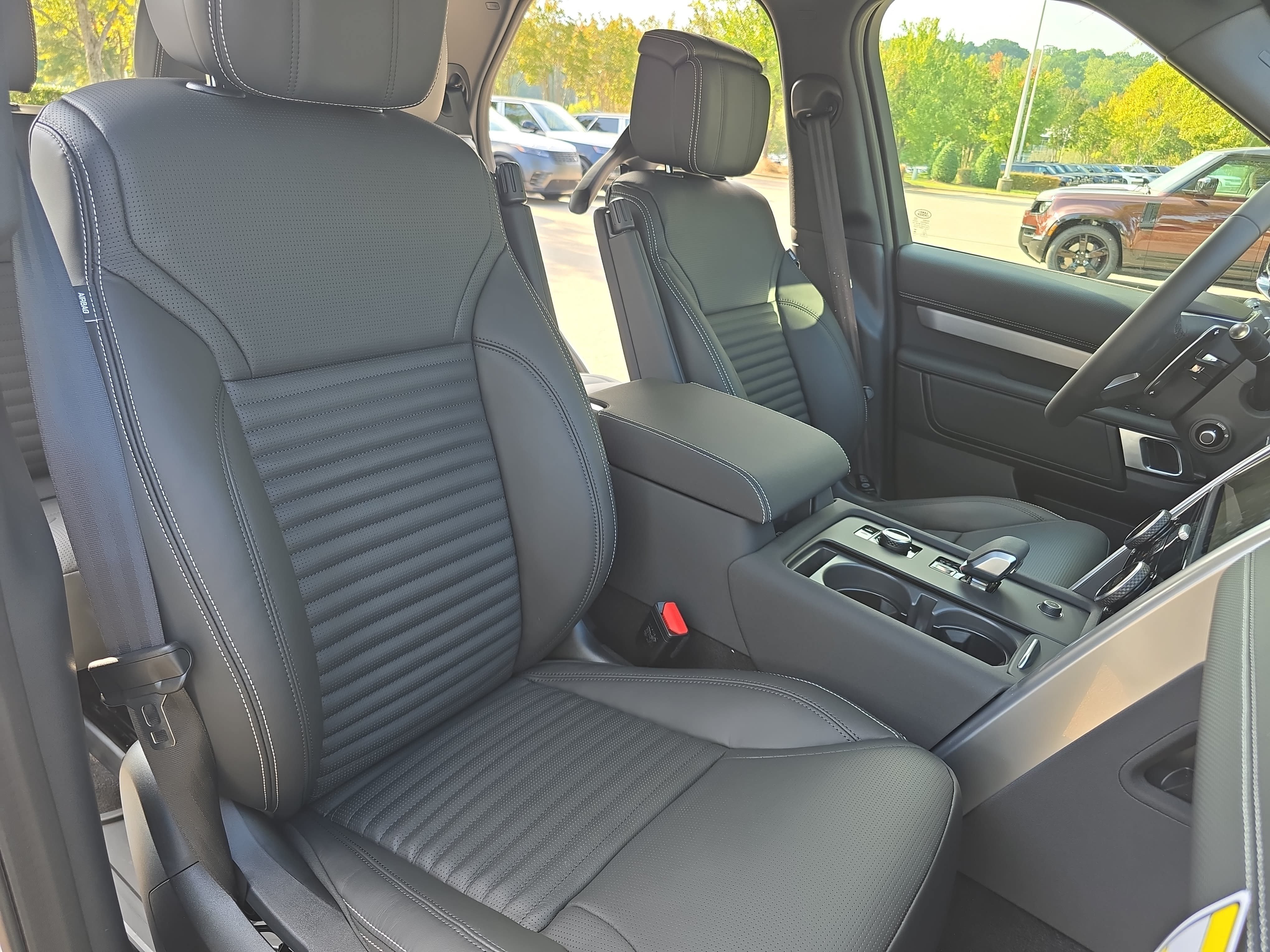 New 2026 Land Rover Discovery Limited Edition AWD/4WD image 10