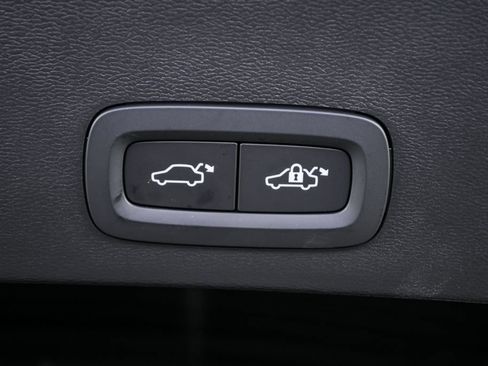 Certified 2026 Volvo XC40 B5 Plus w/ Protection Package Premier image 32