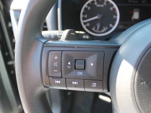 Used 2023 Nissan Rogue S image 18