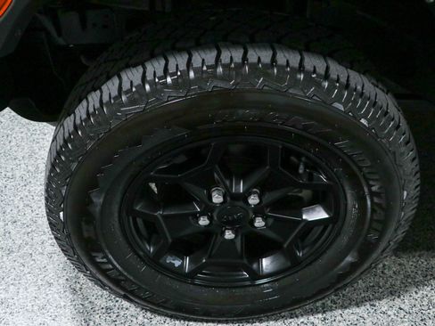 Used 2022 Jeep Gladiator Overland w/ Popular Equipment Package AWD/4WD image 11