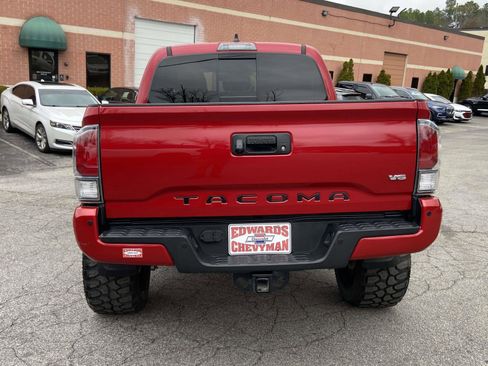 Used 2021 Toyota Tacoma Limited image 25
