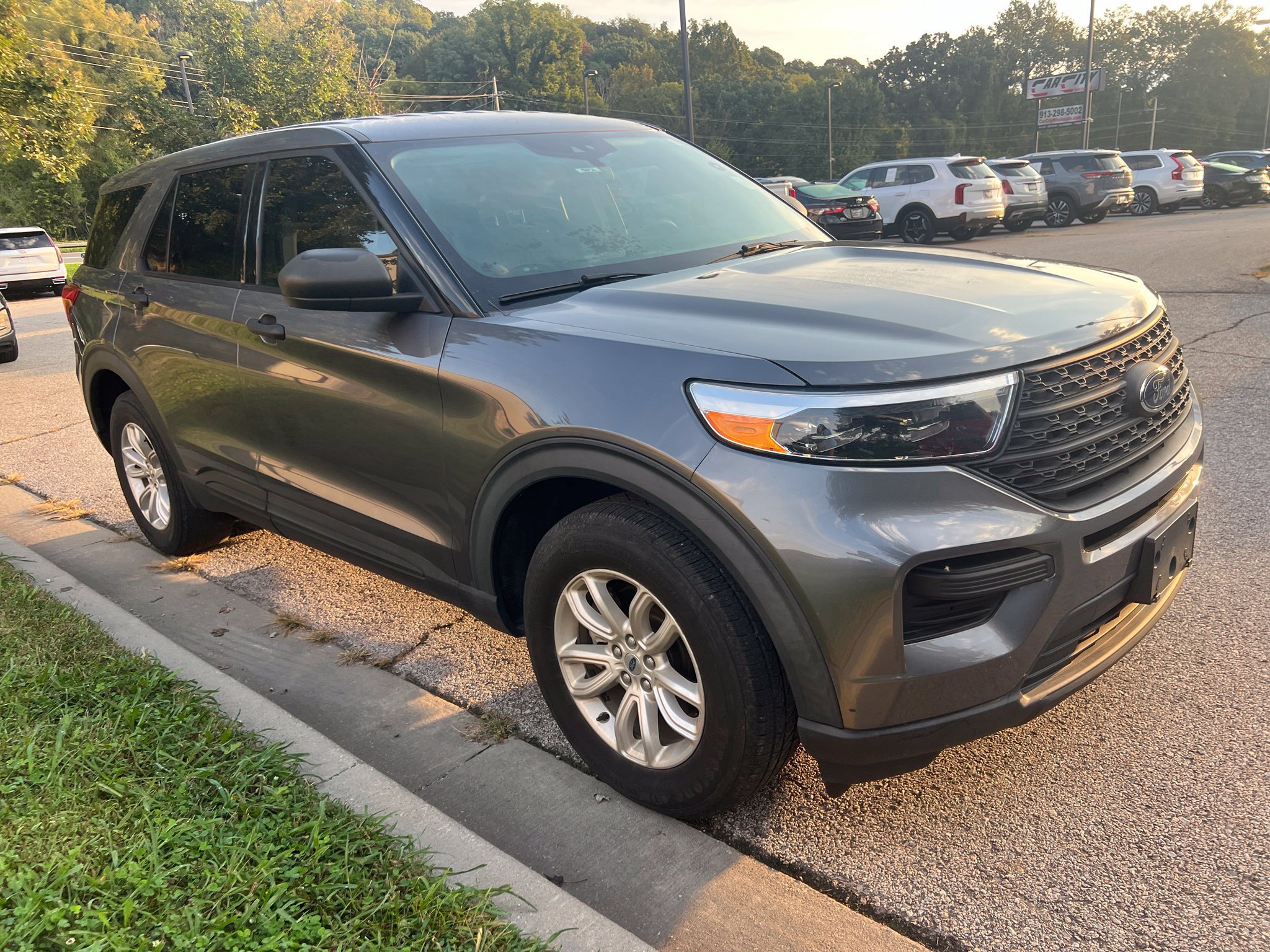 Used 2021 Ford Explorer 4WD image 3