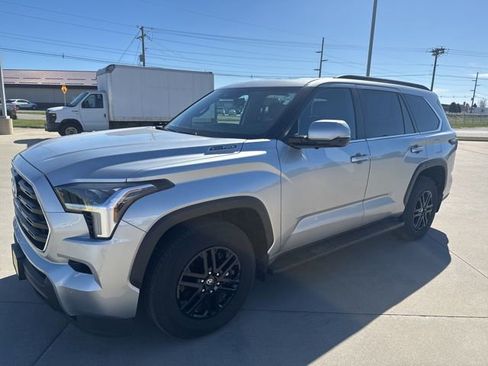 Used 2026 Toyota Sequoia SR5 AWD/4WD image 4