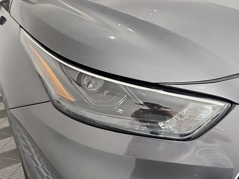Used 2022 Toyota Highlander LE AWD/4WD image 29