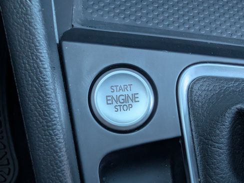 Used 2025 Volkswagen Jetta SE w/ Sunroof Package image 33