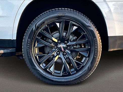 Used 2023 GMC Yukon SLE image 43