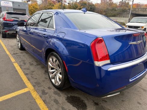 Used 2018 Chrysler 300 Touring w/ Chrome Appearance Package RWD image 7