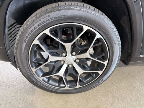 Used 2023 Jeep Grand Cherokee Summit AWD/4WD image 11