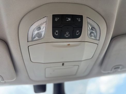 Used 2019 Chrysler Pacifica Touring Plus w/ Advanced Safetytec Group FWD image 22