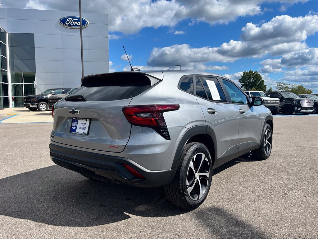 Used 2026 Chevrolet Trax RS FWD image 6