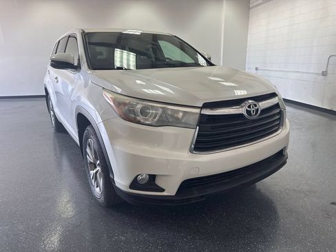 Used 2015 Toyota Highlander Plus AWD/4WD image 1