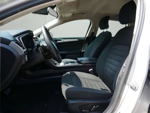 Used 2019 Ford Fusion SE FWD image 10