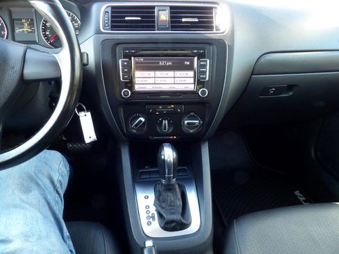 Used 2012 Volkswagen Jetta SE image 12