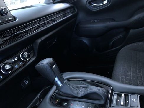 Used 2025 Honda HR-V LX image 28