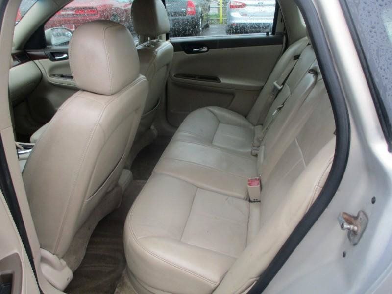 Used 2008 Chevrolet Impala LT w/ Luxury Edition Package FWD image 9