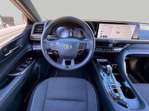 Used 2024 Toyota Crown AWD/4WD image 6