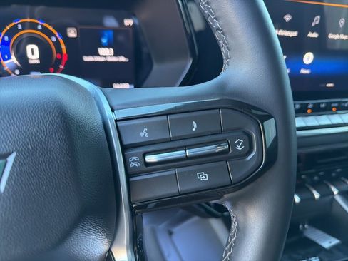 Used 2024 Chevrolet Colorado LT w/ LT Convenience Package II image 19