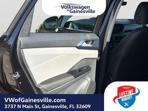 Used 2024 Volkswagen Taos SE FWD image 12