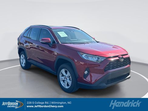 Used 2021 Toyota RAV4 XLE w/ Convenience Package FWD image 1