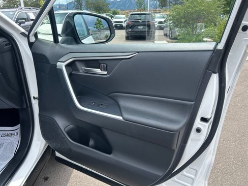 Used 2025 Toyota RAV4 SE AWD/4WD image 11
