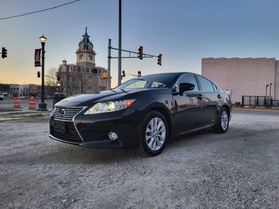 Used 2014 Lexus ES 300h w/ Luxury Package w/Bamboo Trim