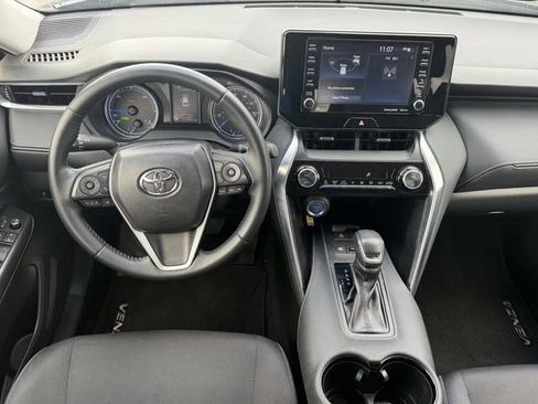 Used 2022 Toyota Venza LE AWD/4WD image 9