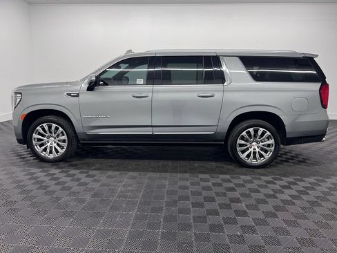 Used 2023 GMC Yukon XL Denali AWD/4WD image 2