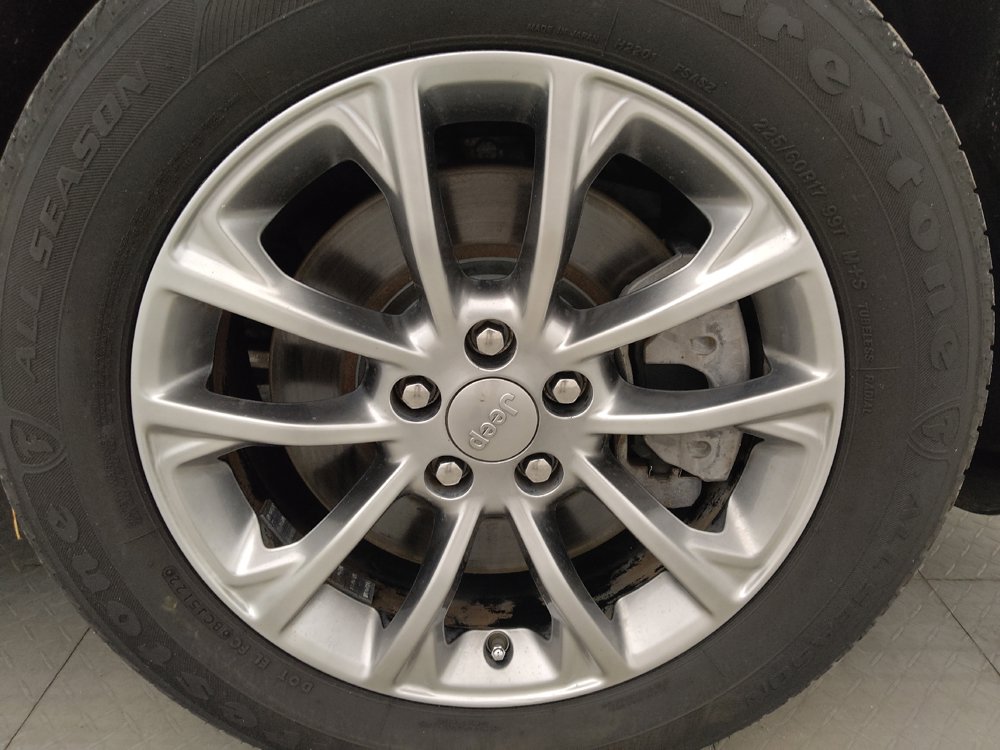 Used 2019 Jeep Cherokee Latitude Plus FWD image 31