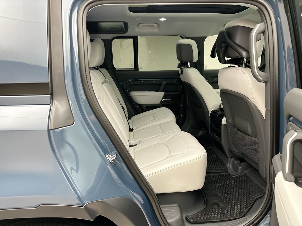 New 2026 Land Rover Defender 110 S AWD/4WD image 7